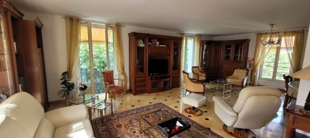 EXCLU – SUPERBE APPARTEMENT BOURGEOIS