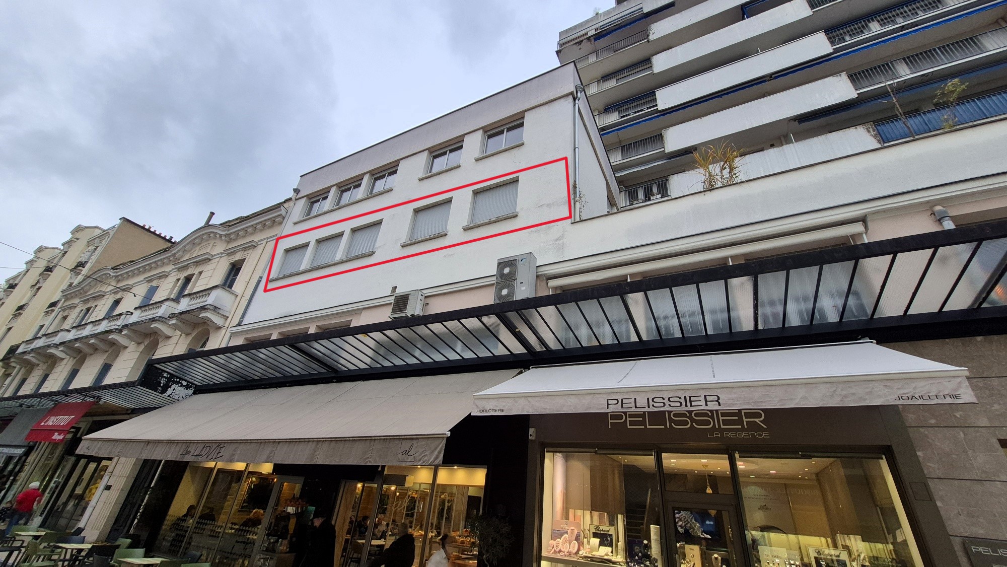 GRAND APPARTEMENT AVEC GARAGE, COEUR DE VILLE
