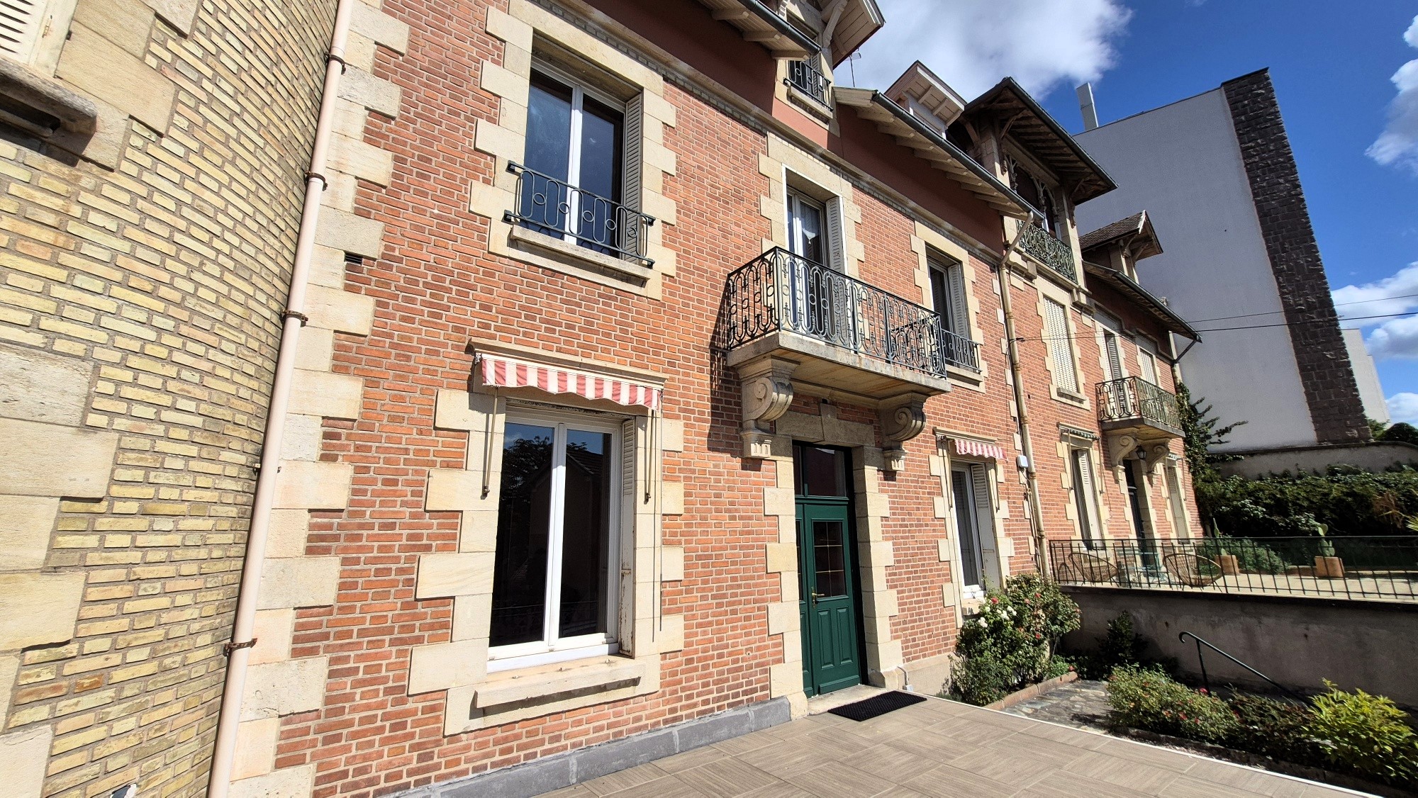 VICHY - SUPERBE MAISON DE CARACTÈRE