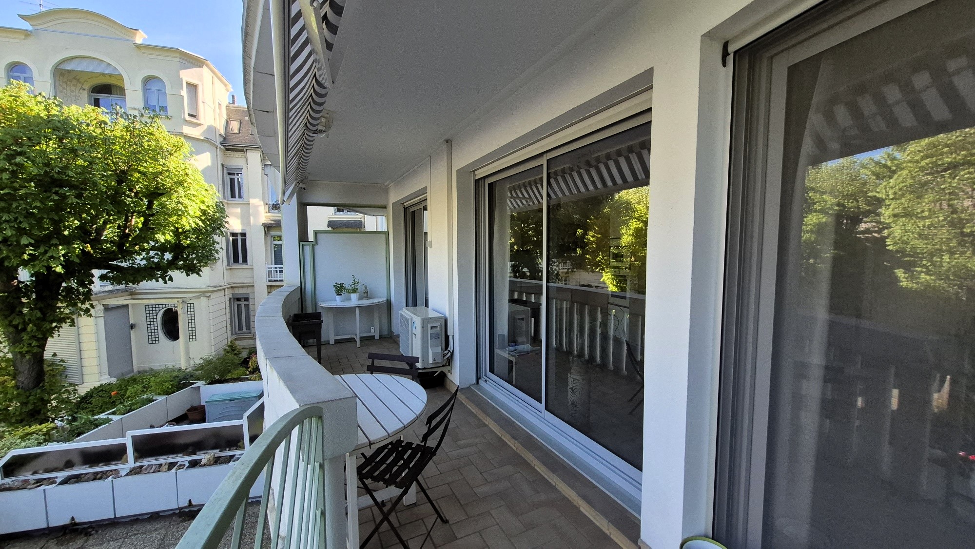 SUPERBE APPRTEMENT FACE PARCS, TERRASSE, PARKING