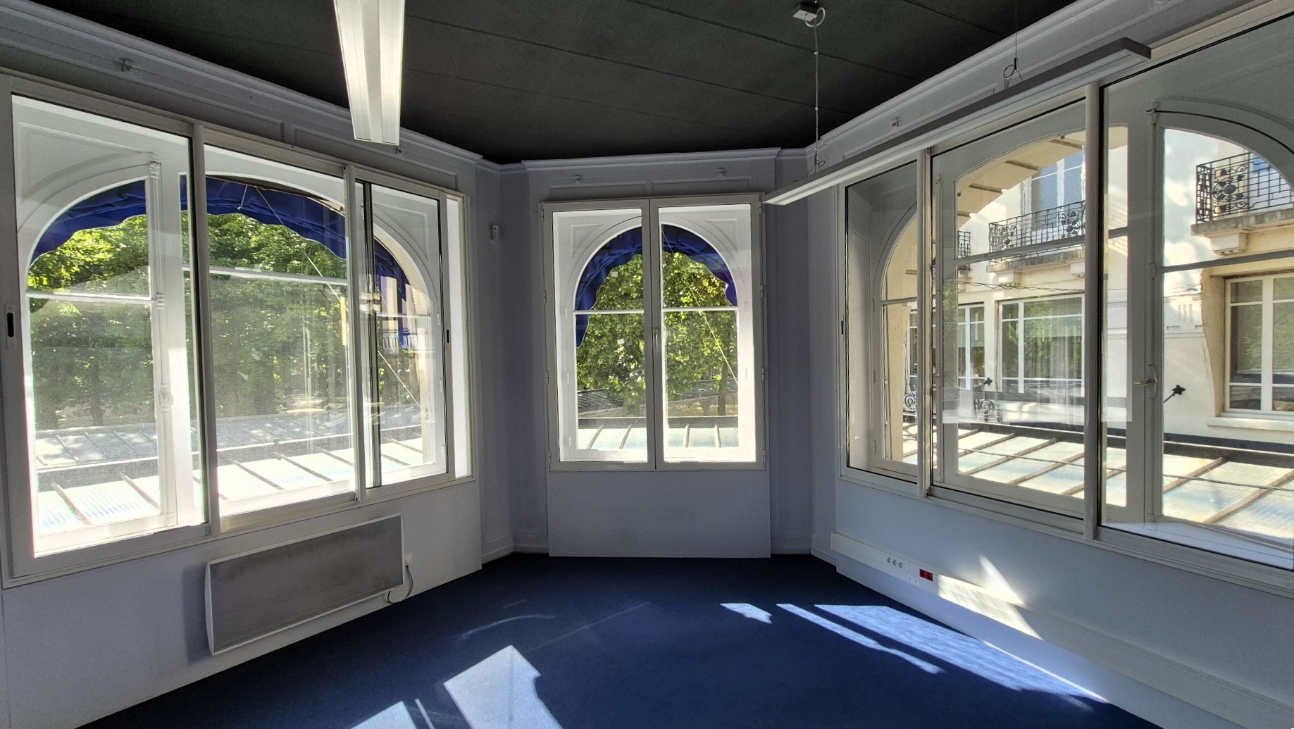 BUREAUX DE STANDING FACE PARCS DES SOURCES